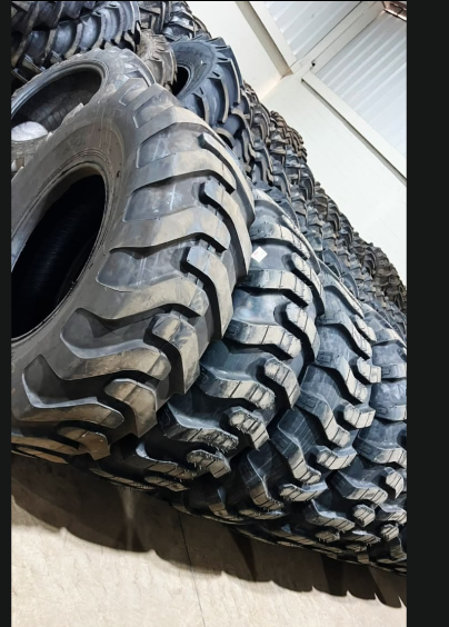 Estoque de pneus agrícolas para pronta entrega — Lincoln Tratores, peças para tratores